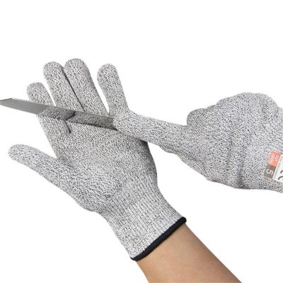 Black Plastic Gloves Tailored for Low Breathability Applications